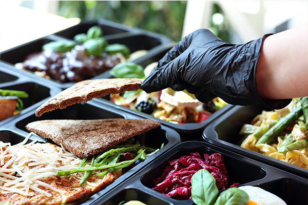 Nahaufnahme eines Salatbuffets